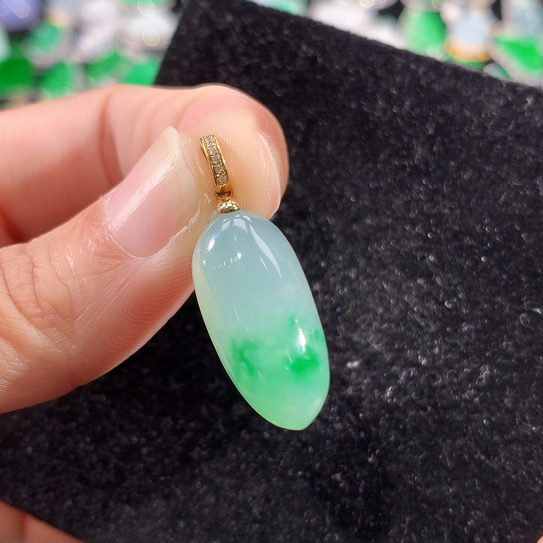 翡翠18K金镶嵌颈饰