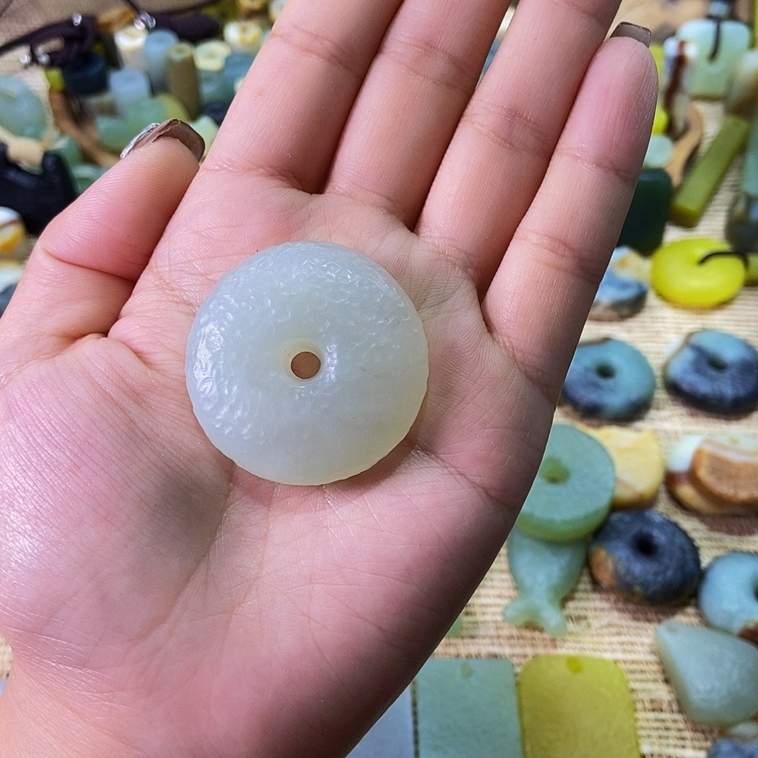 未镶嵌蛇纹石玉挂件赵*捣