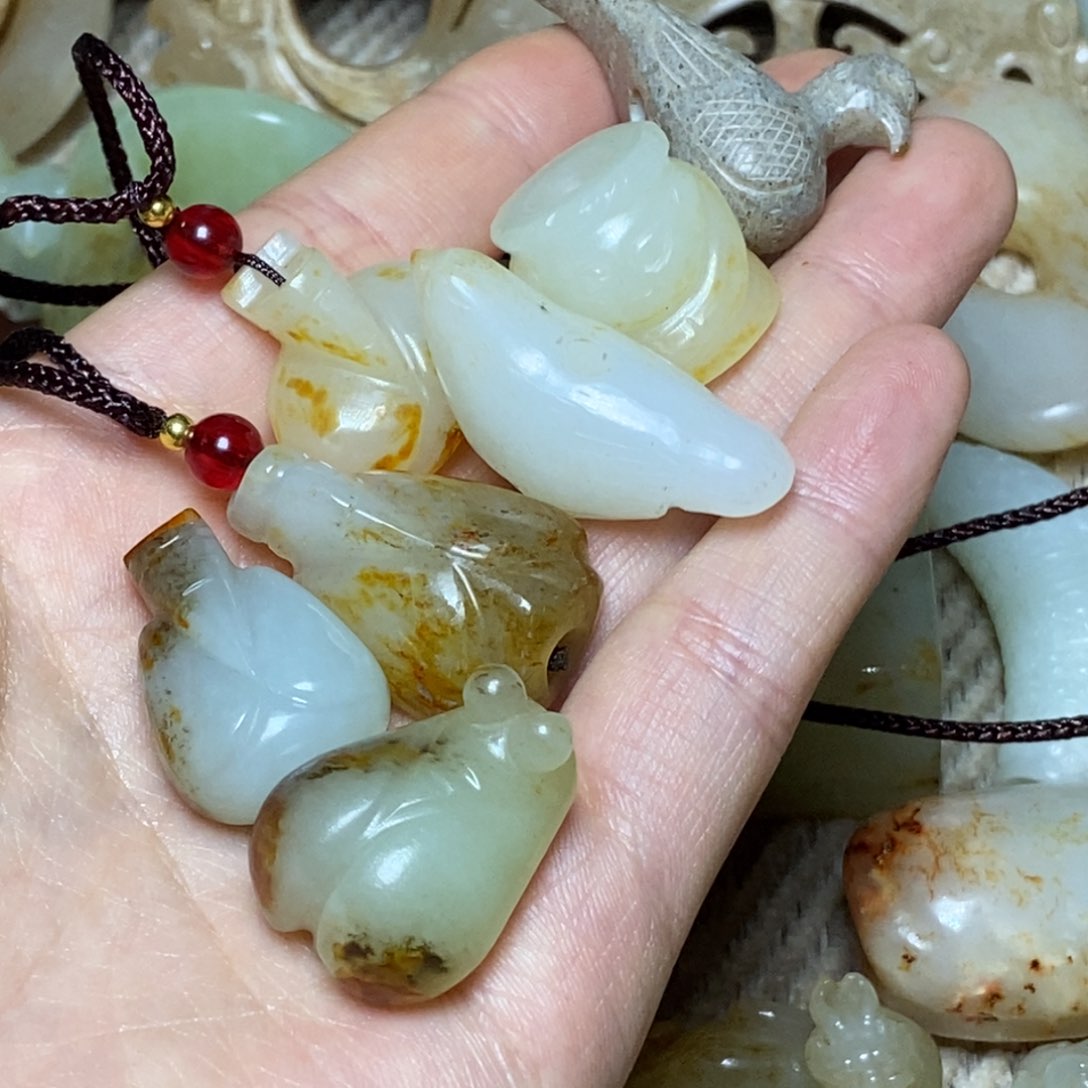 和田玉未镶嵌挂件厚**物