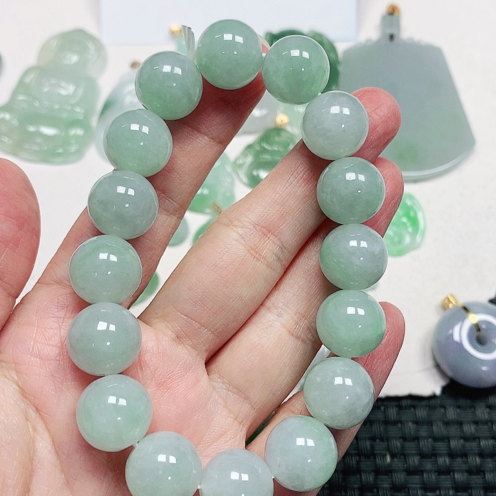 翡翠颈饰未镶嵌翡翠
