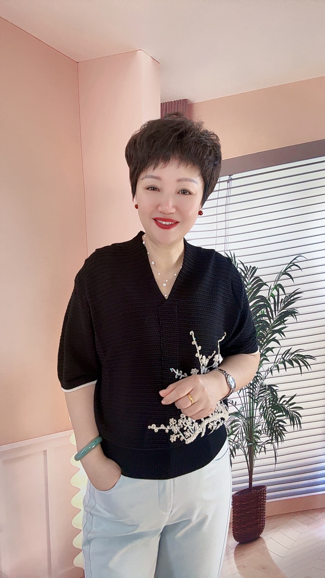 【于姐】805重工刺绣短袖女士v领天丝小衫
