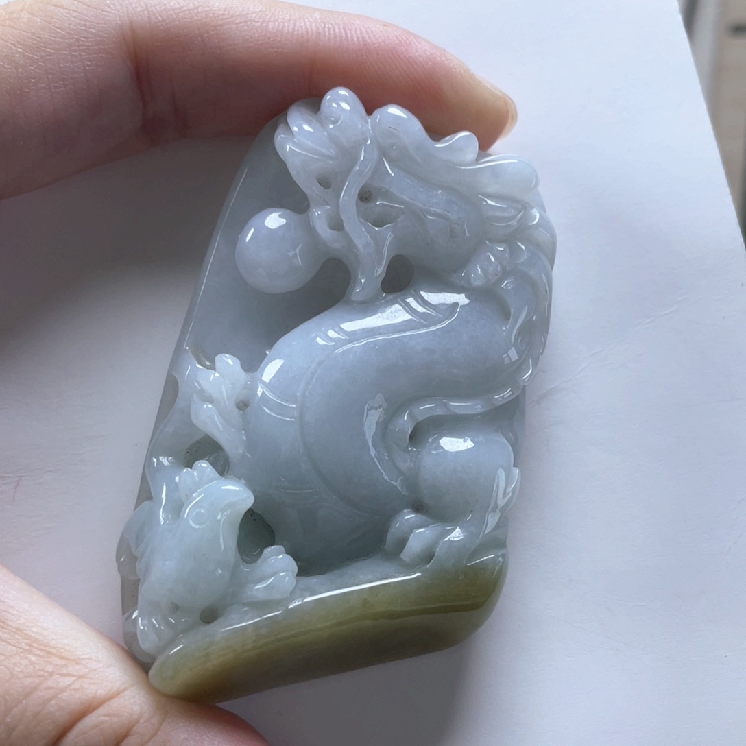 翡翠颈饰未镶嵌龙牌