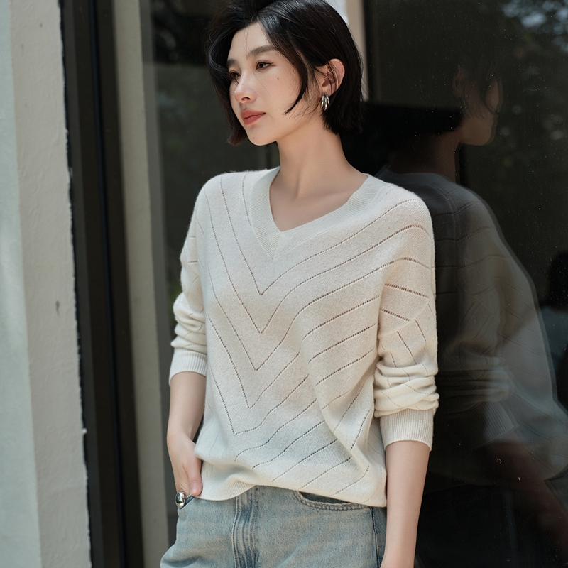 100纯山羊绒女士大V领宽松版镂空羊绒针织衫毛衣L320JF0000107
