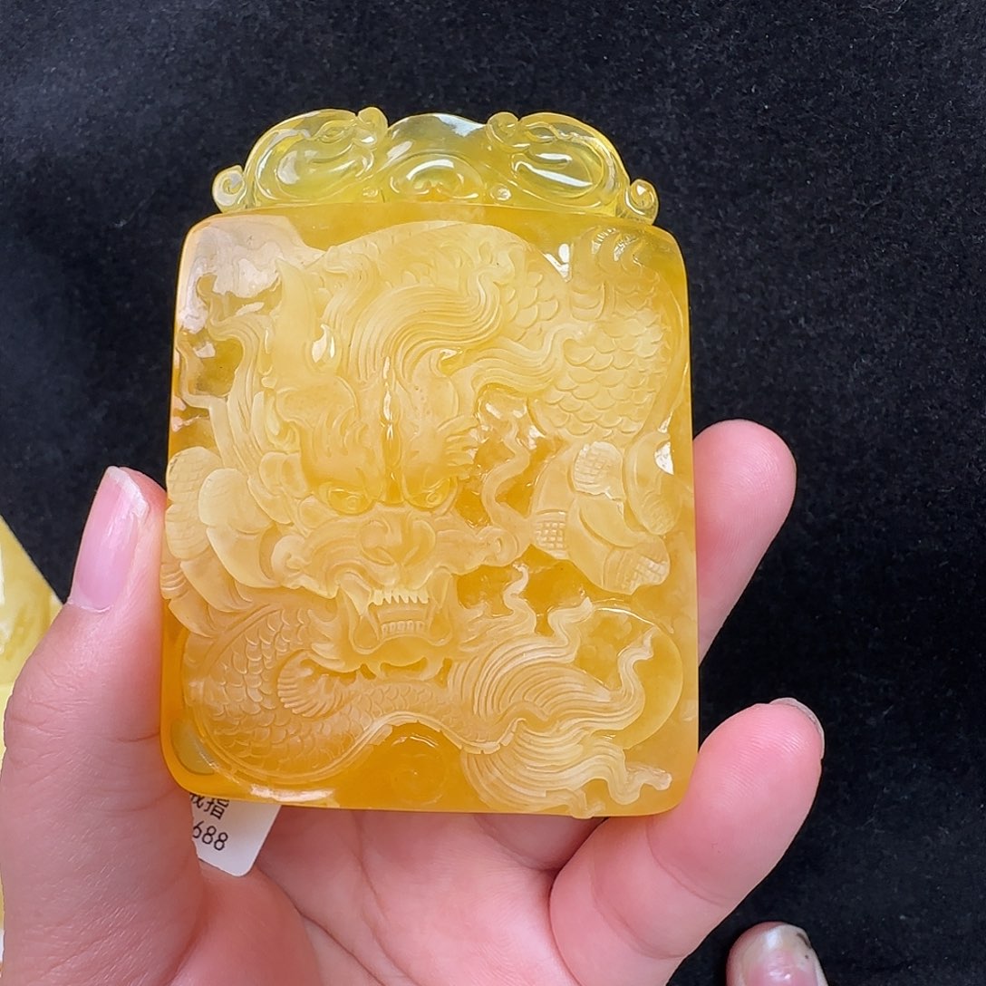 蜜蜡未镶嵌珠宝奇石