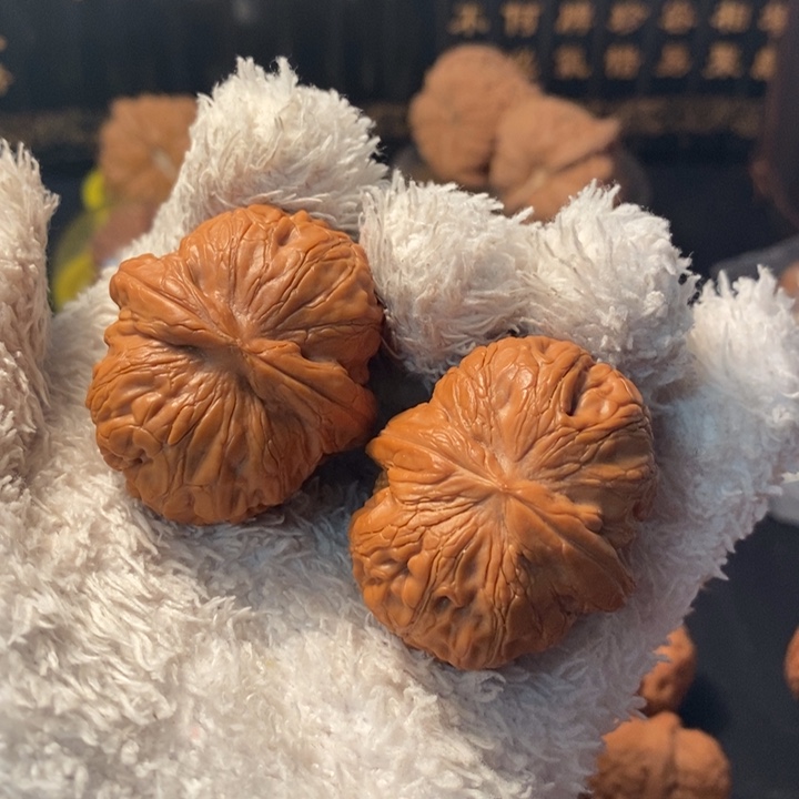 文玩核桃吊坠41.5平谷元宝