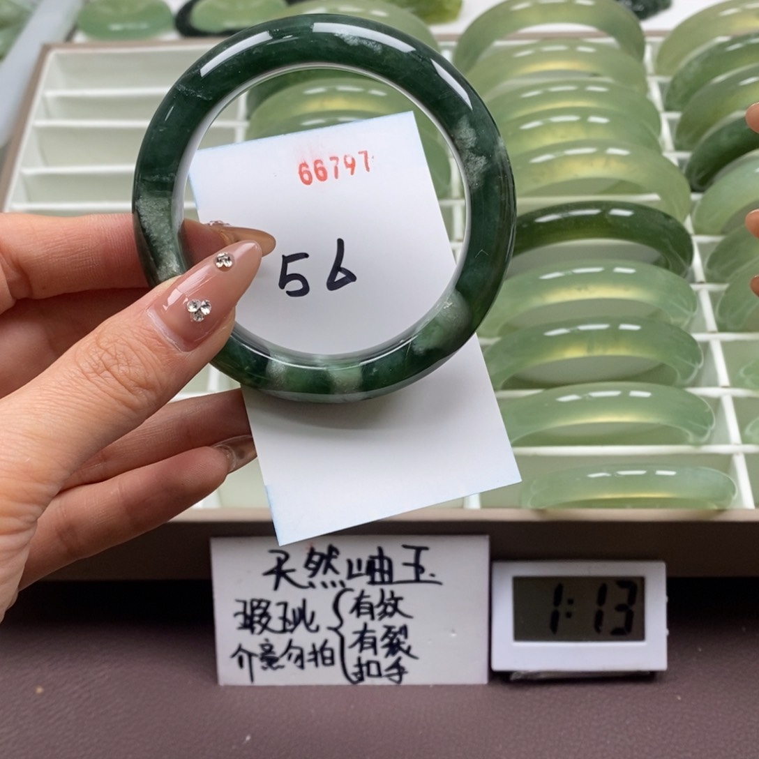 蛇纹石玉手镯未镶嵌