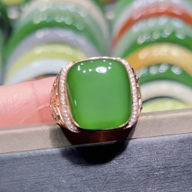 和田玉俄料碧玉绿猫眼戒指18K金镶嵌（男款）