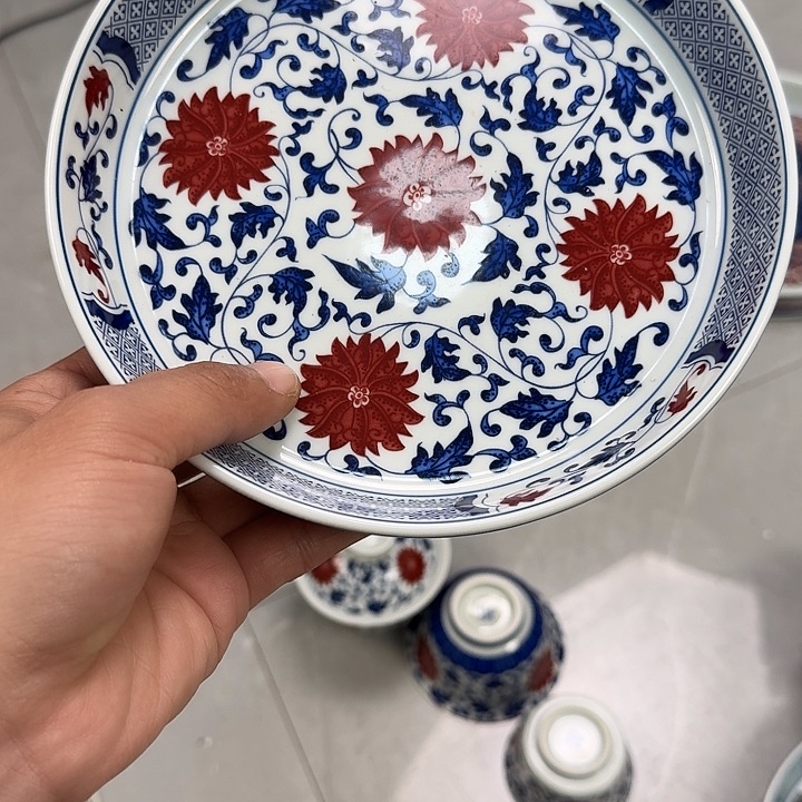 瓷片釉里红缠枝莲大壶承