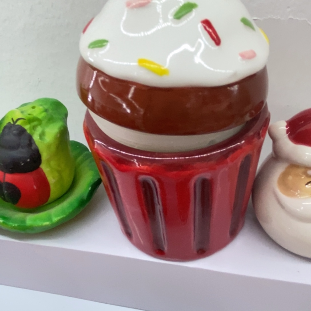 伊***家杯微瑕陶瓷不退不换满28包邮，磕碰售后附带开箱视频方可