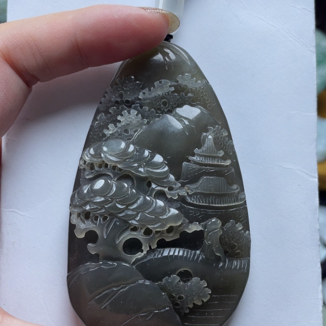 和田玉颈饰未镶嵌山水牌