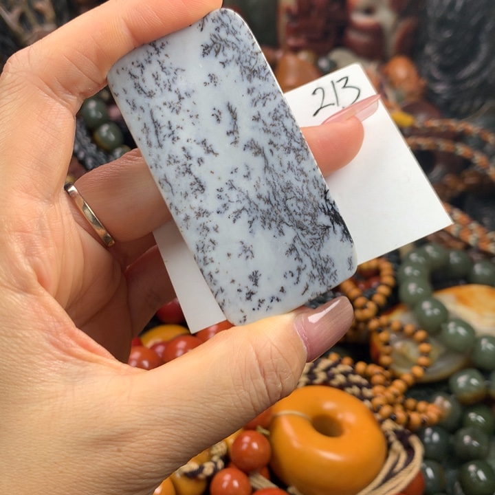 透闪石质玉未镶嵌珠宝奇石