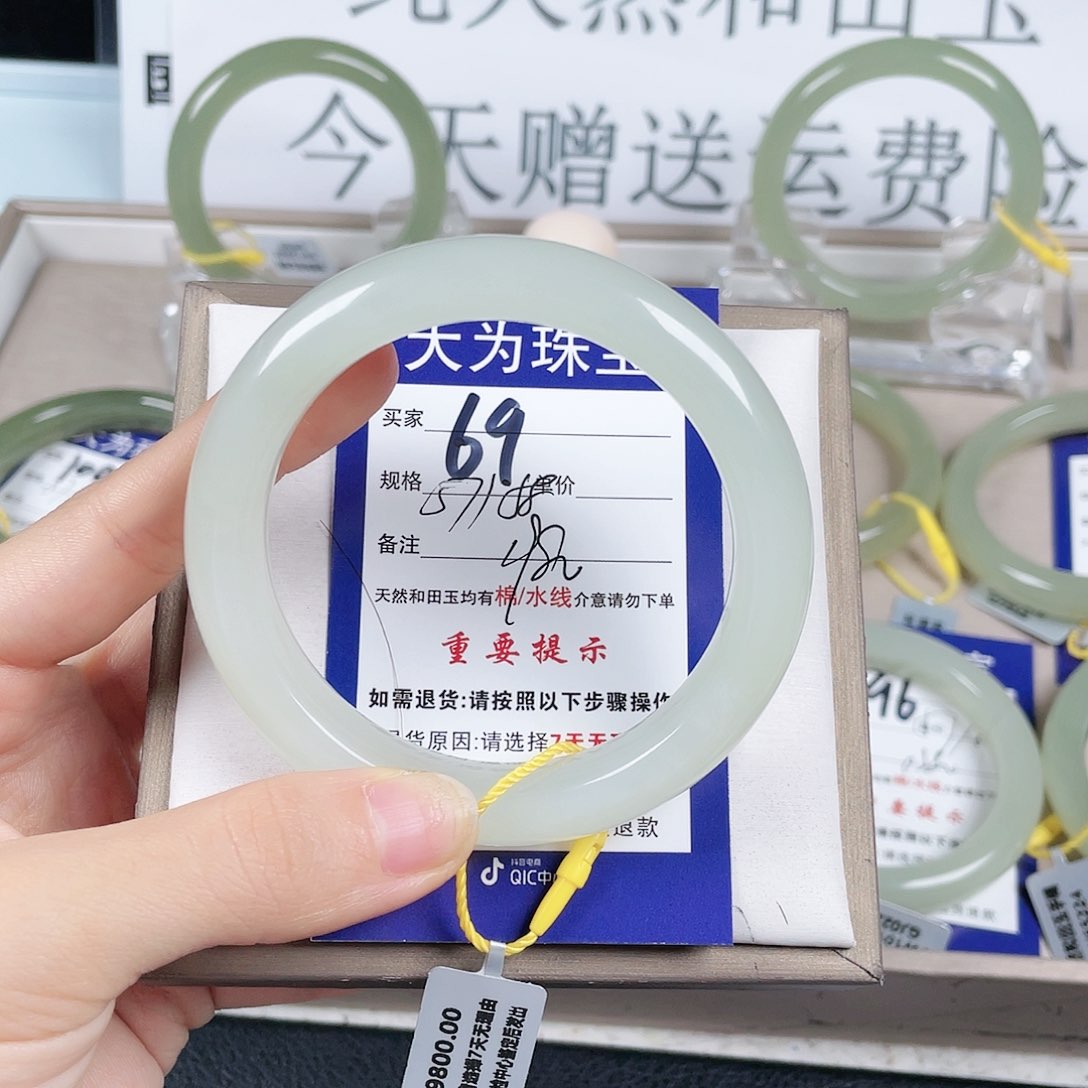 和田玉手镯未镶嵌