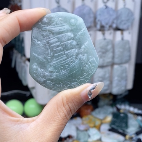 翡翠颈饰未镶嵌翡翠