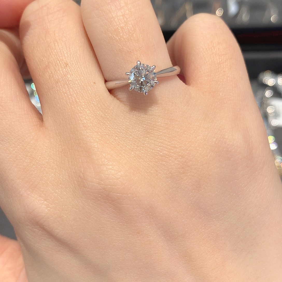 实验室培育钻石铂Pt950镶嵌1克拉经典六爪