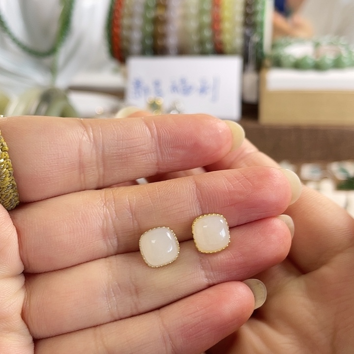 和田玉未镶嵌耳饰