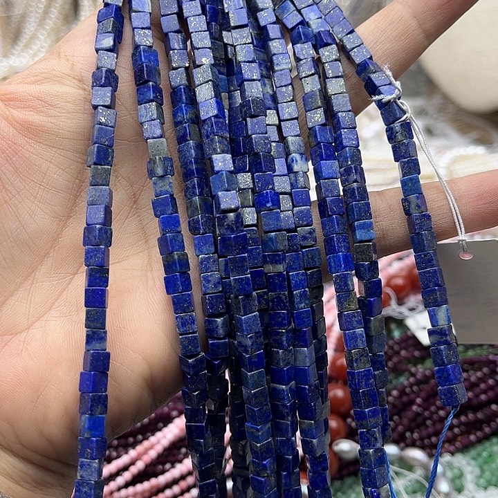 玛瑙/玉髓未镶嵌珠宝半成品一条4mm左右青金方糖