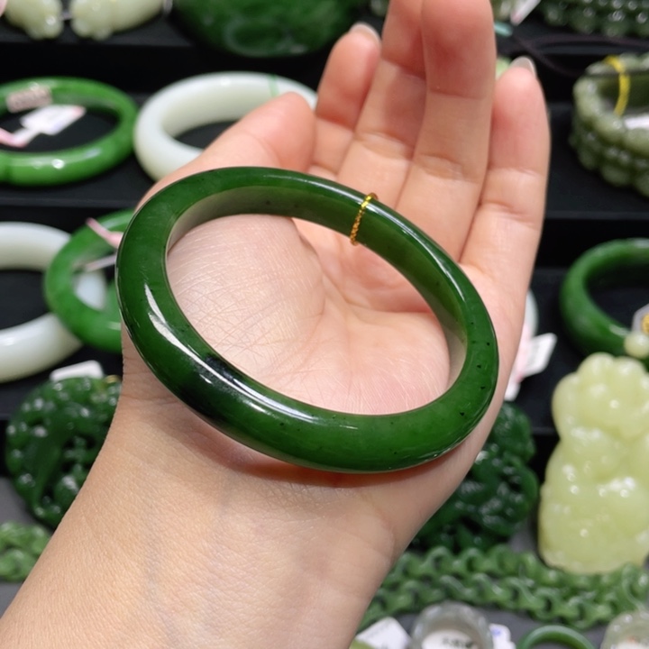 和田玉手镯53圈口 编号38未镶嵌