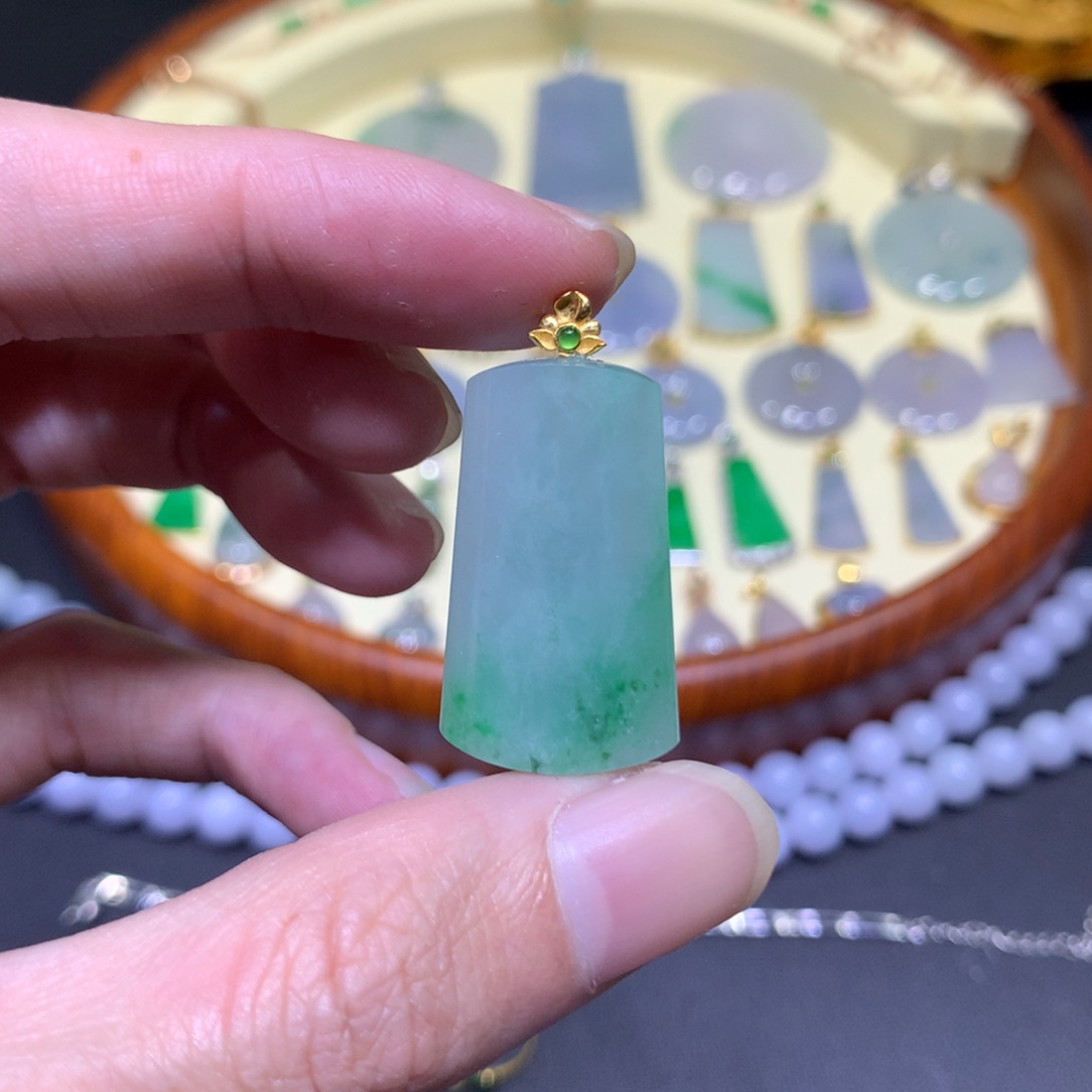 翡翠吊坠(不含链)18K金镶嵌