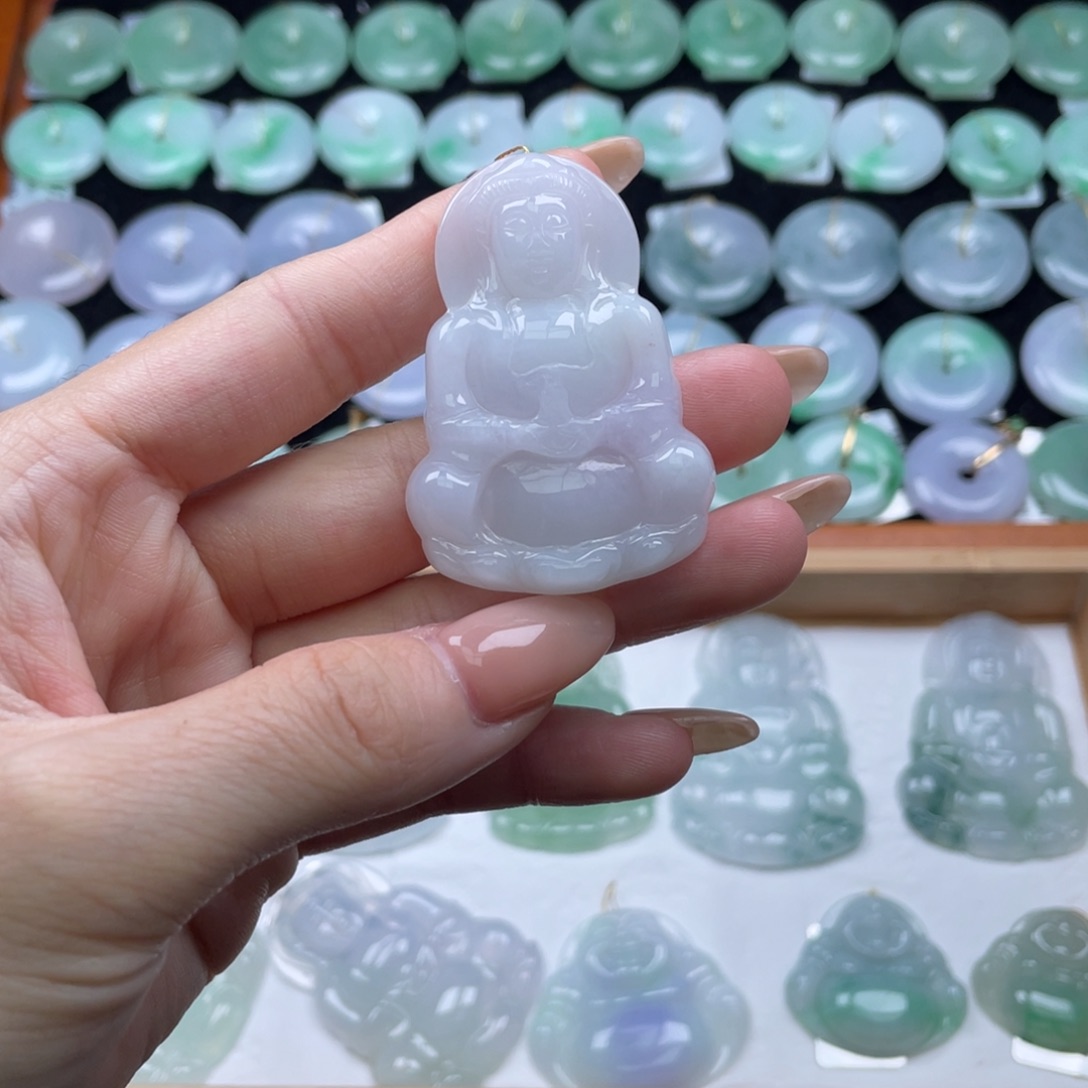 翡翠未镶嵌颈饰观音