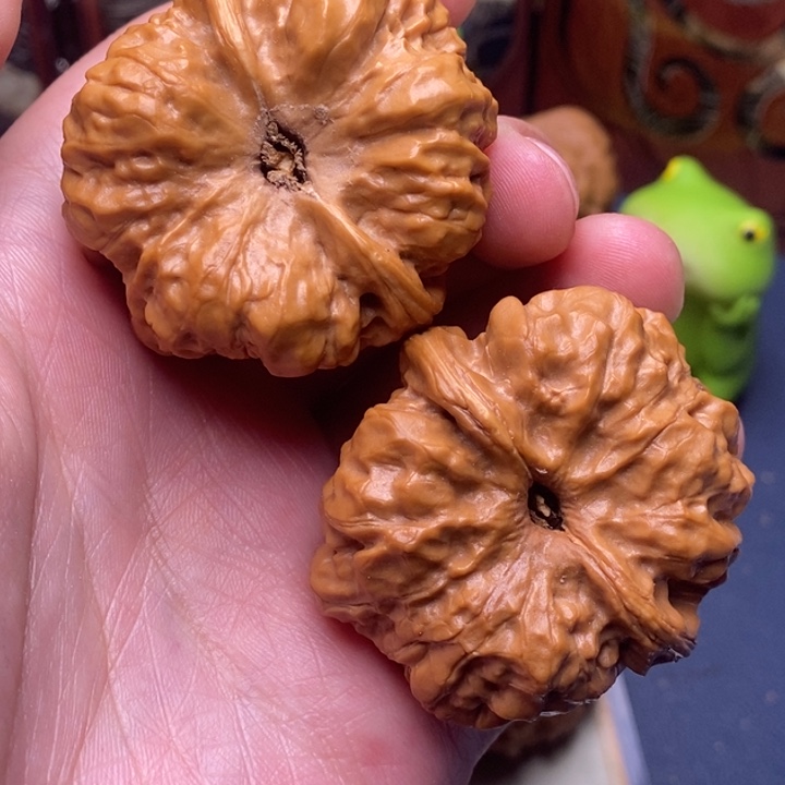 賈***.文玩核桃吊坠蛤蟆头