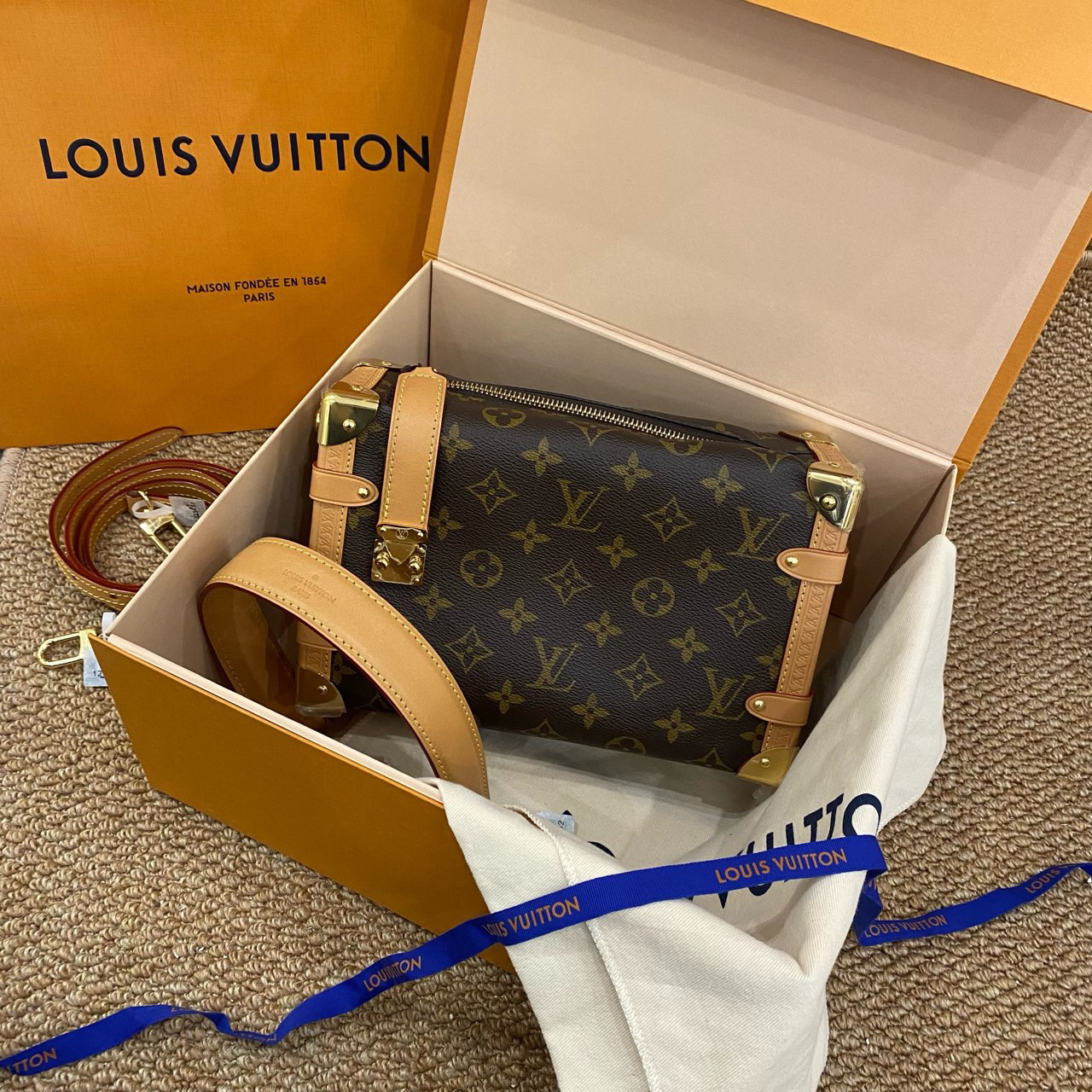 99新 LouisVuitton/路易威登 软盒子手提斜挎包 中号