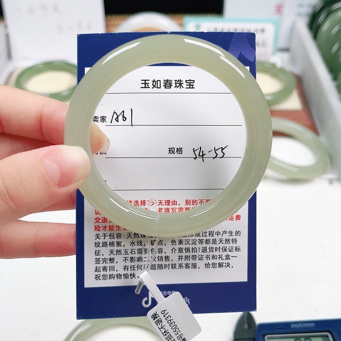 悦***_和田玉未镶嵌手镯