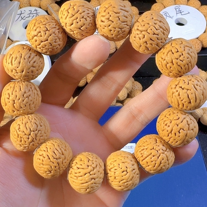 桃核吊坠22➕肥齐白月光