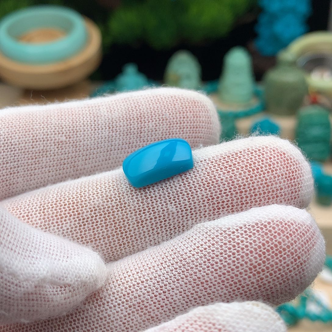 绿松石未镶嵌颈饰天***津