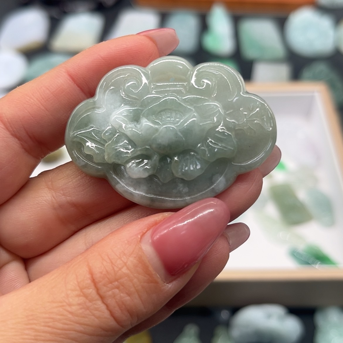 【闪购商品】翡翠颈饰未镶嵌牡丹