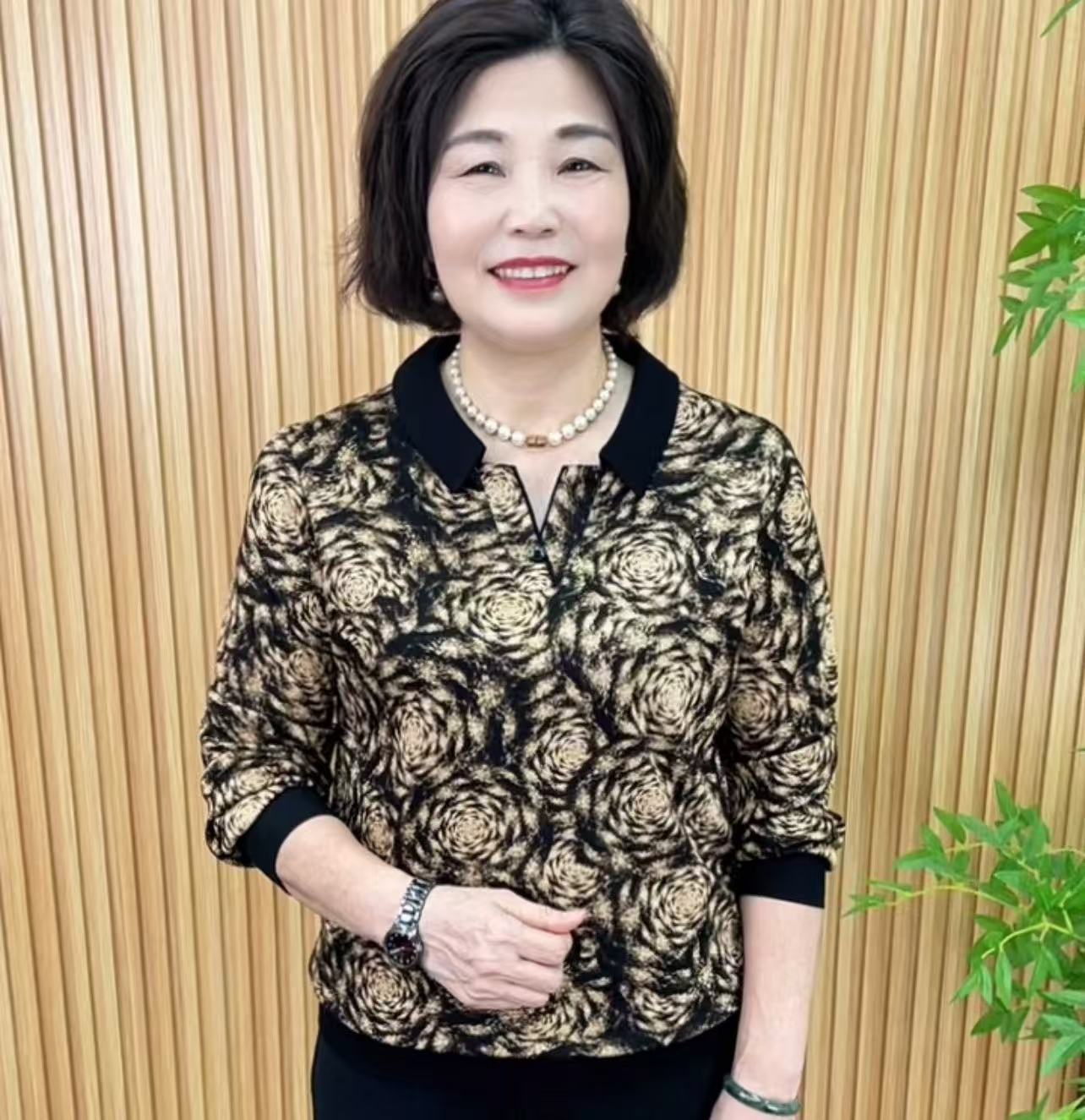 长袖常规款翻领极简风中老年女装春季衬衫印花欧美风V6630
