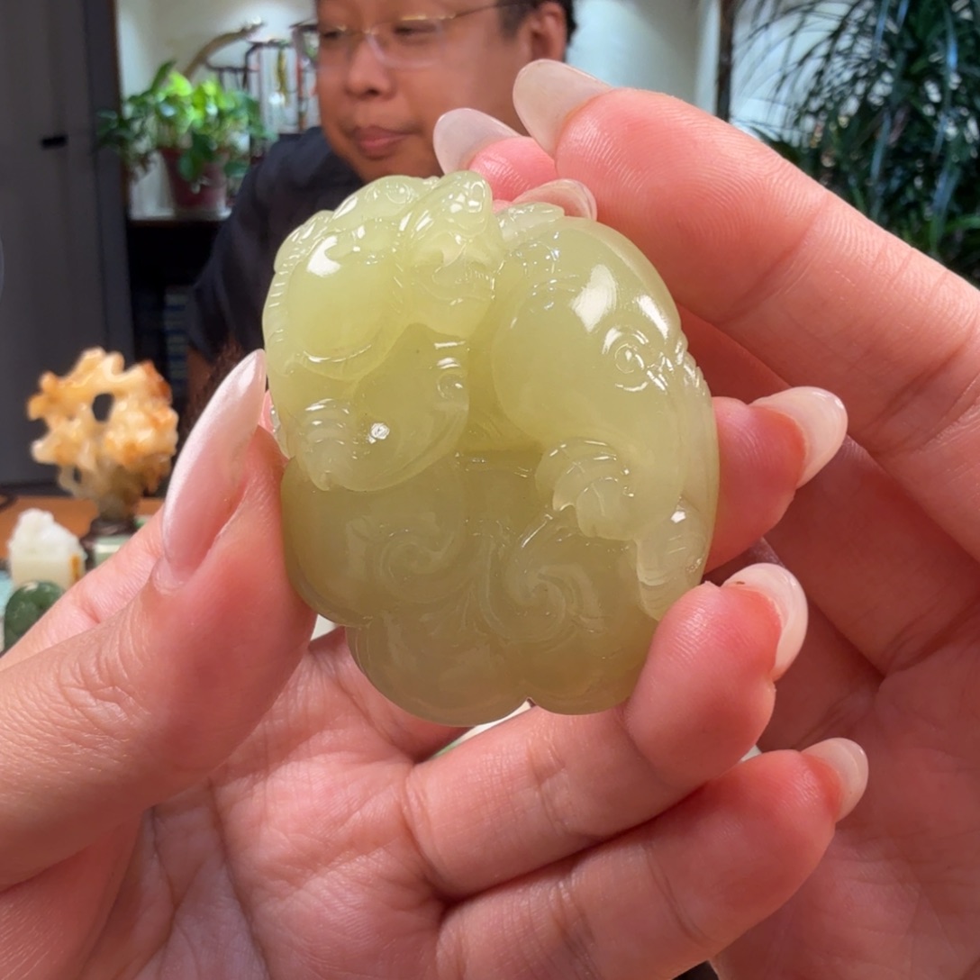 和田玉未镶嵌颈饰j****i