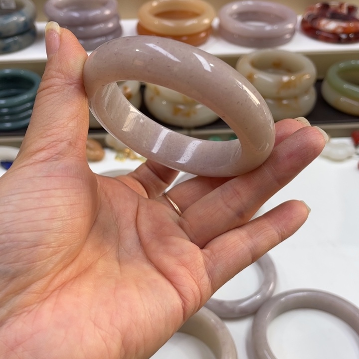 石英质玉手镯未镶嵌