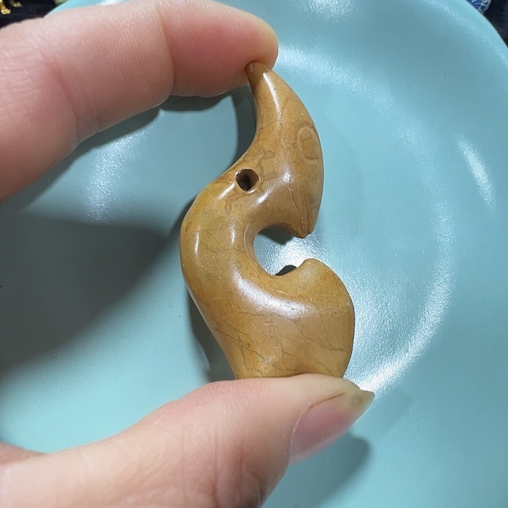 透闪石质玉未镶嵌挂件