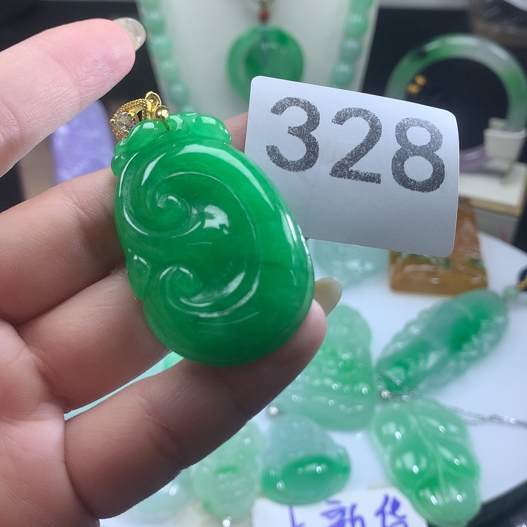 翡翠未镶嵌吊坠(赠链)