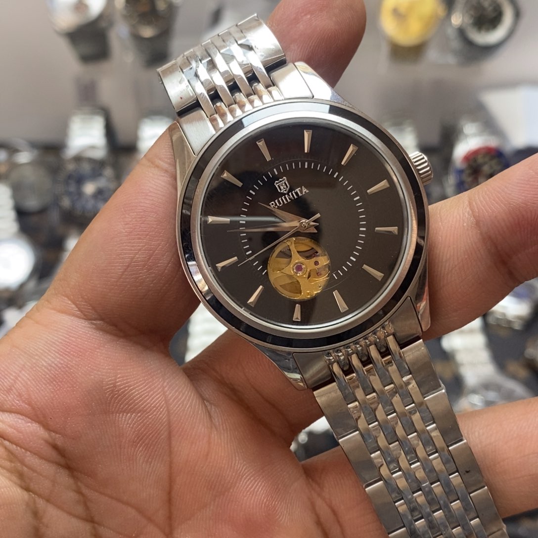 自动机械机芯锻造碳钢全自动机械手表一只