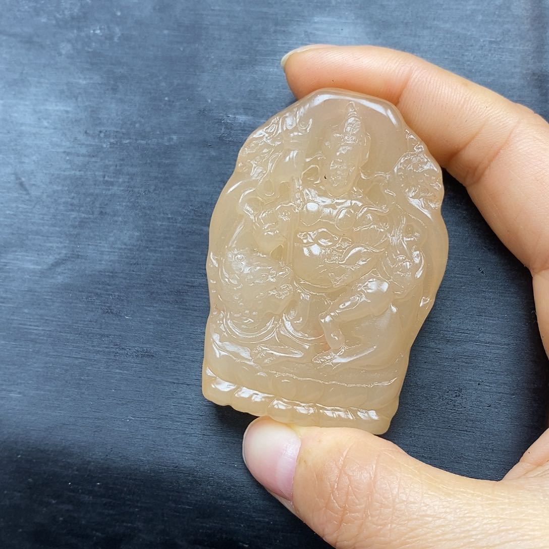 石英质玉（黄龙玉）颈饰未镶嵌