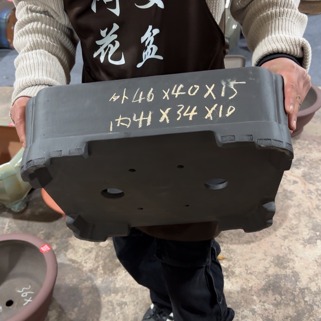 紫砂花盆呜呜呜呜