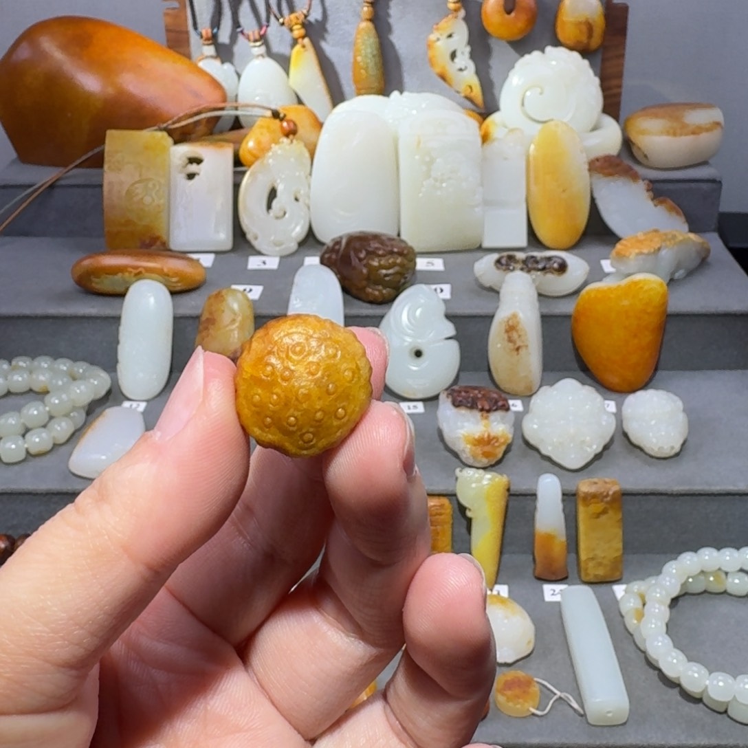 和田玉颈饰未镶嵌亦*