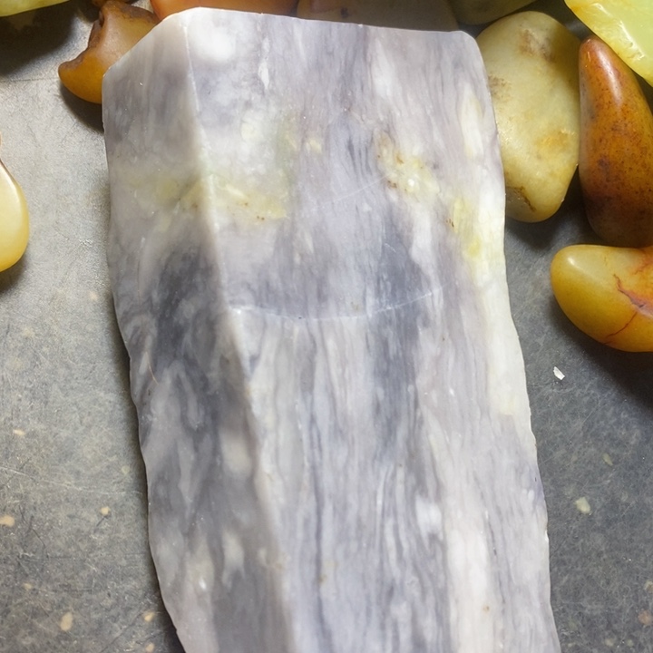 透闪石质玉未镶嵌珠宝半成品