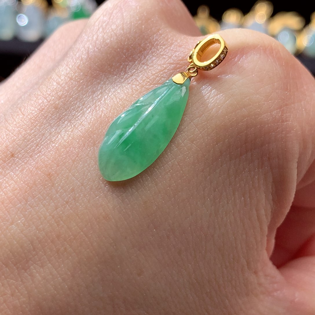 翡翠颈饰18K金镶嵌翡翠