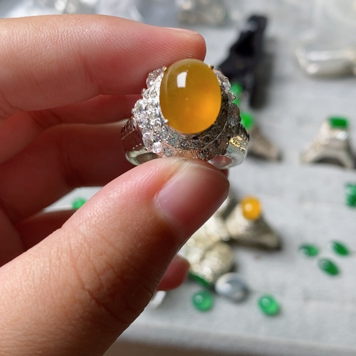 翡翠戒指未镶嵌慎**行翡翠冰种