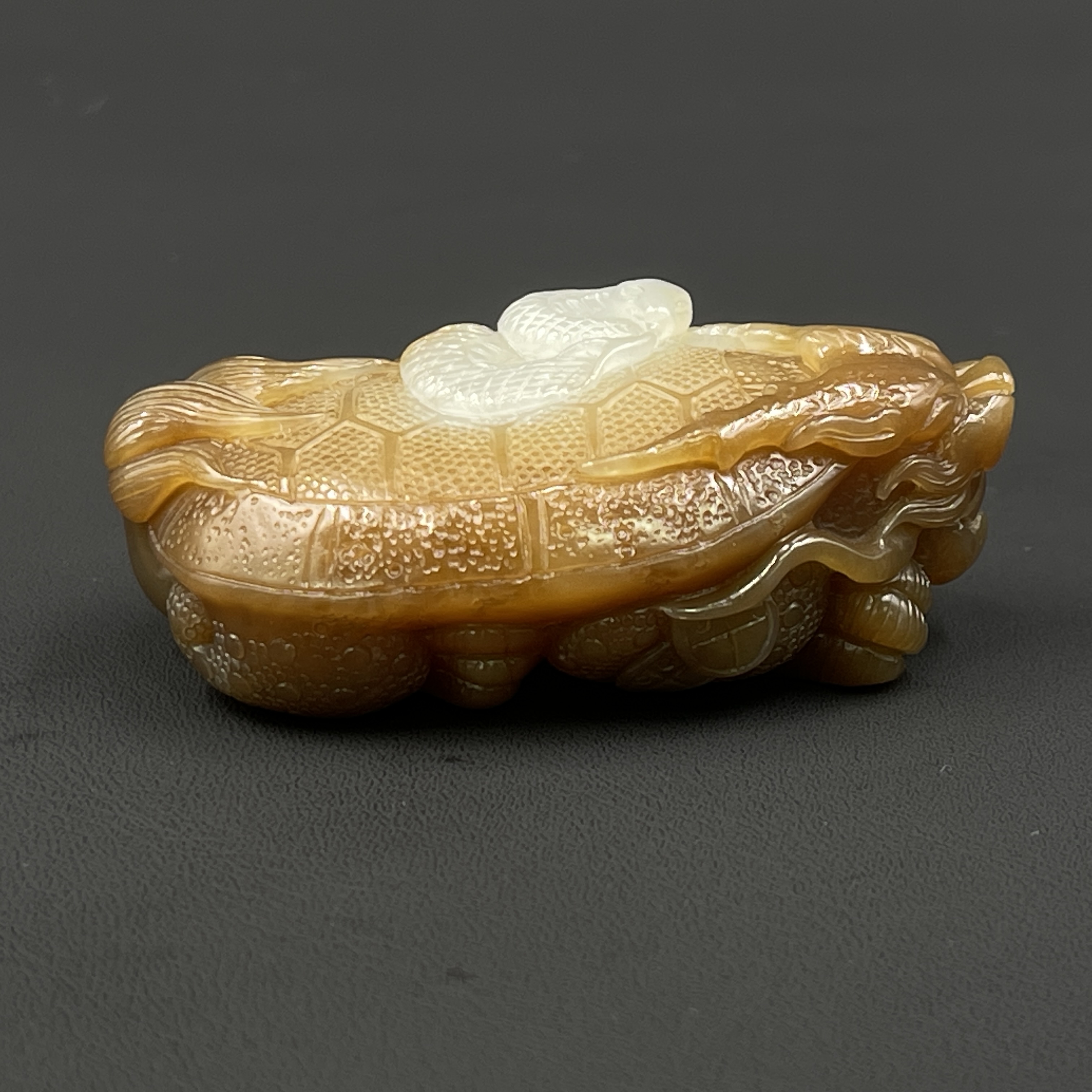 1220GY048和田玉把件