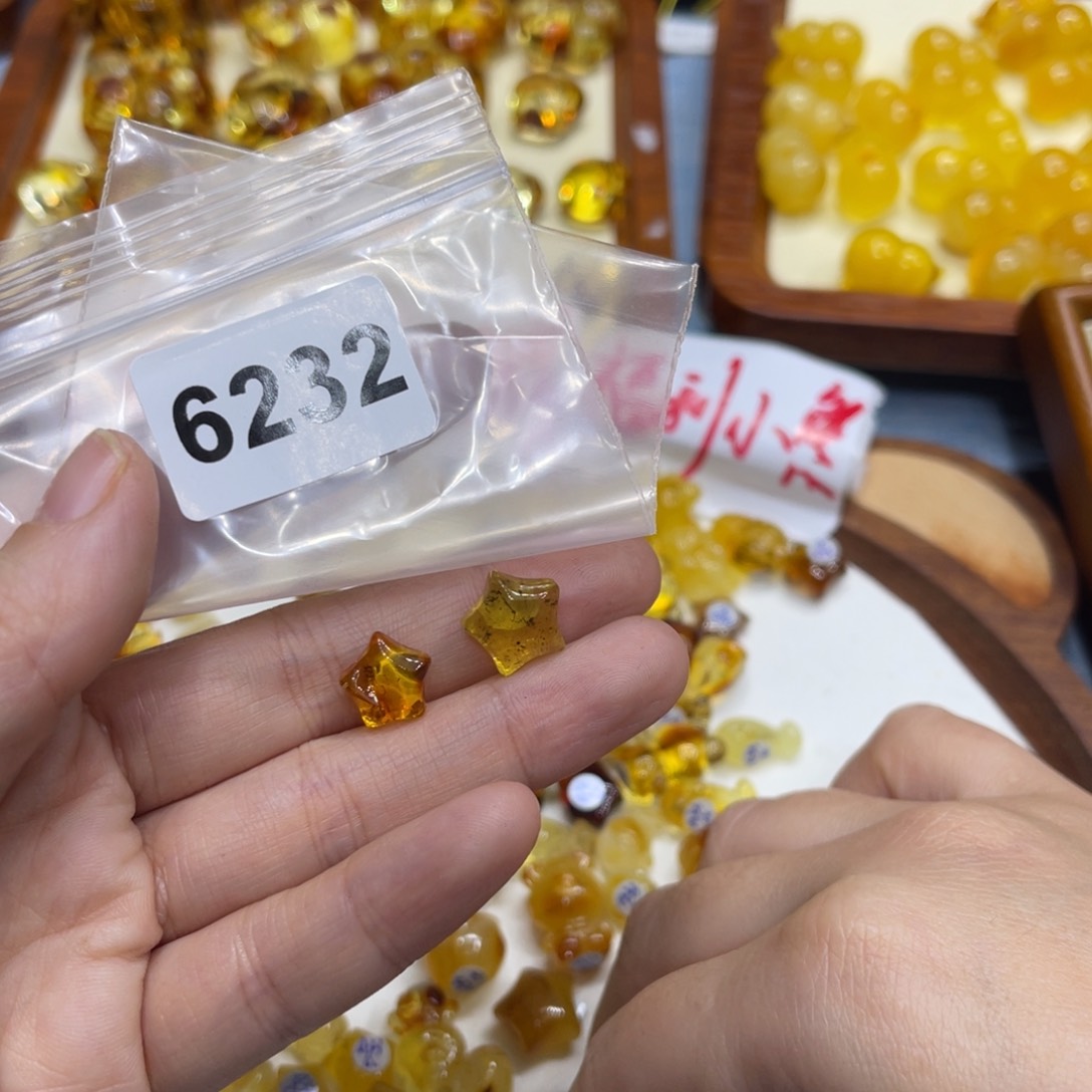 琥珀珠宝奇石未镶嵌