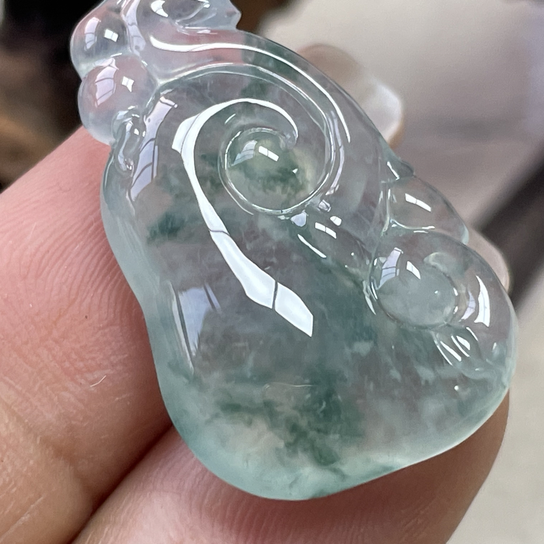 天然缅甸翡翠冰飘彩如意吊坠尺寸28.1*18*6.4mm
