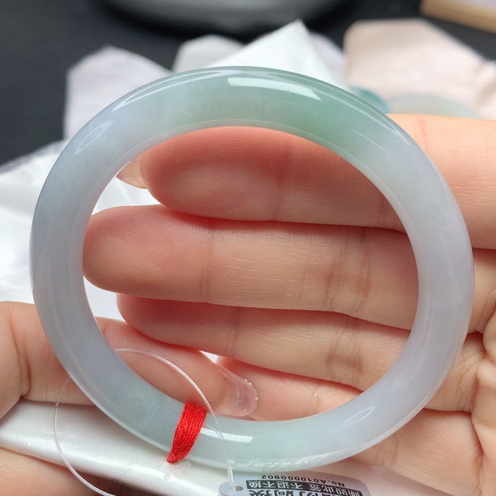 翡翠手镯（圆镯）未镶嵌56565757