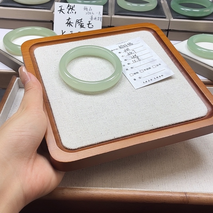 招****石英质玉未镶嵌手镯