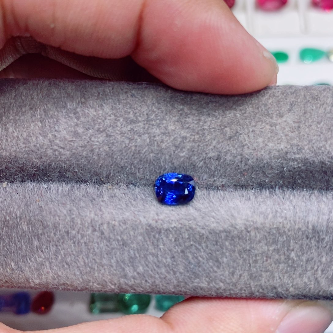 蓝宝石裸石未镶嵌蓝宝石82分