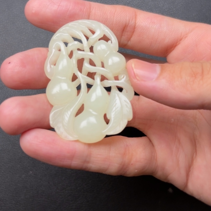 胜***利和田玉未镶嵌颈饰