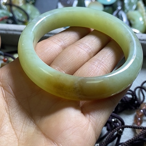 和田玉手镯未镶嵌57口径