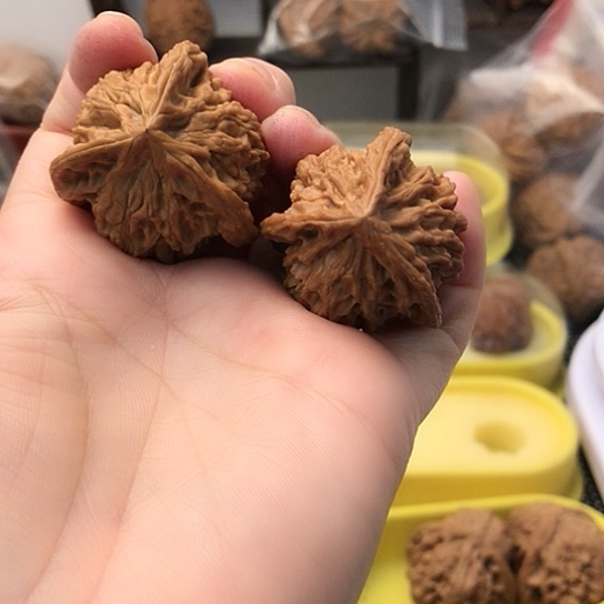 文玩核桃吊坠波**师盘山三棱